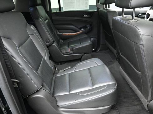 Used 2020 Chevrolet Suburban Premier image 9