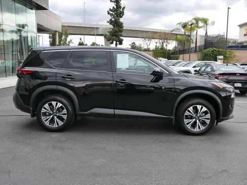 Used 2023 Nissan Rogue SV FWD image 2
