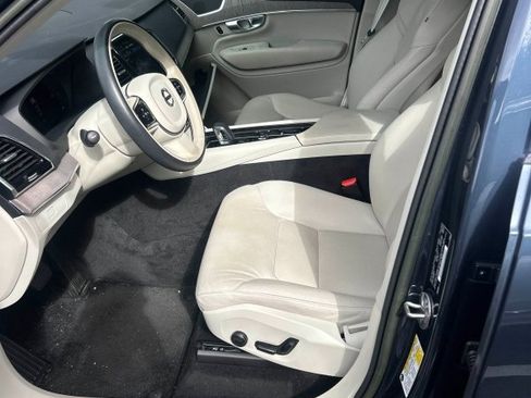 Used 2023 Volvo XC90 B5 Plus image 6