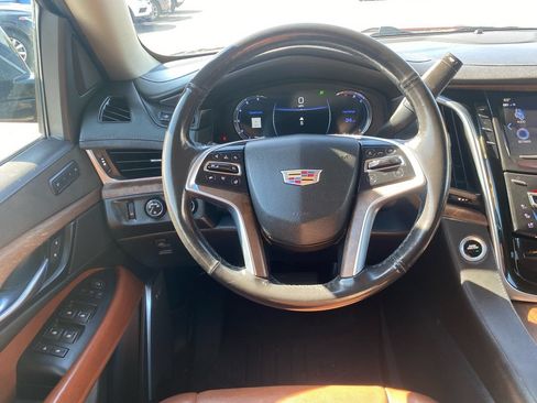 Used 2019 Cadillac Escalade Premium Luxury AWD/4WD image 20