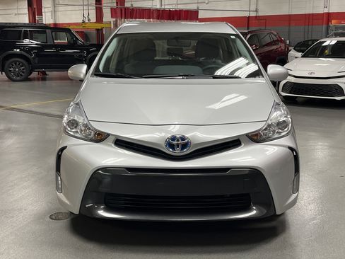 Used 2016 Toyota Prius V Three image 3