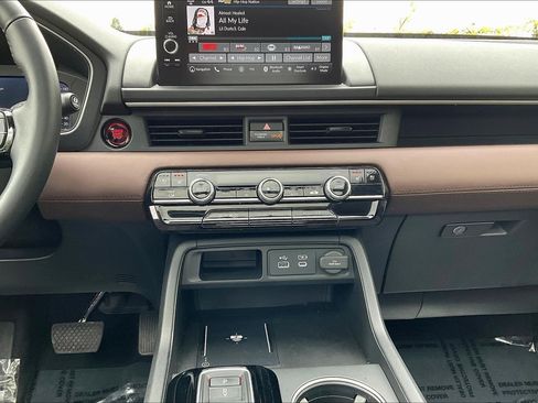 Used 2025 Honda Pilot Elite image 15