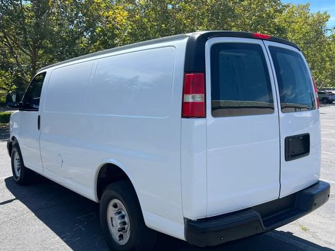 Used 2015 Chevrolet Express 2500 RWD image 6