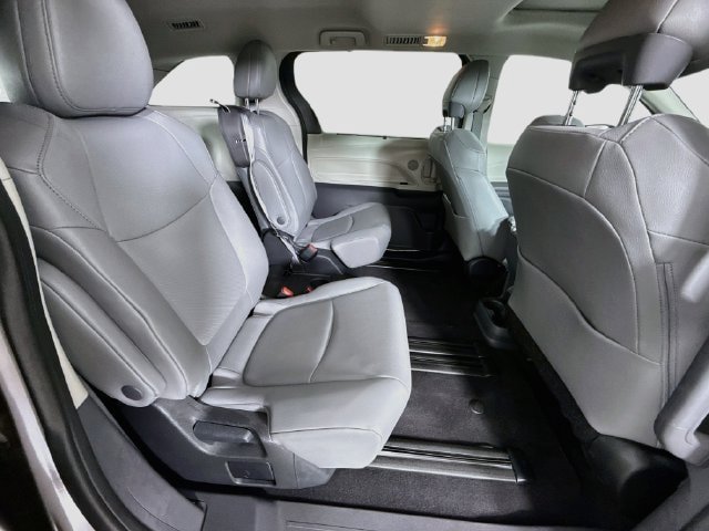 Certified 2024 Toyota Sienna XLE FWD image 30