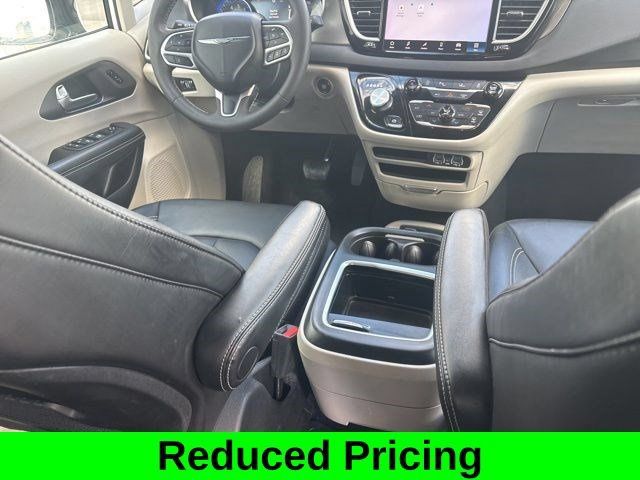 Used 2024 Chrysler Pacifica Touring-L FWD image 36