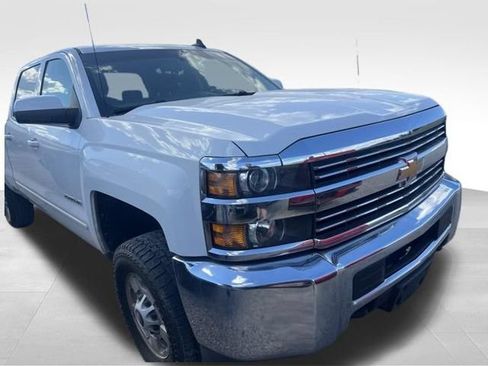 Used 2018 Chevrolet Silverado 2500 LT AWD/4WD image 3