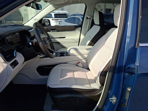 Used 2024 GMC Acadia Denali image 21