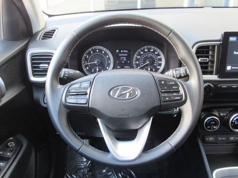 Used 2022 Hyundai Venue SEL image 30