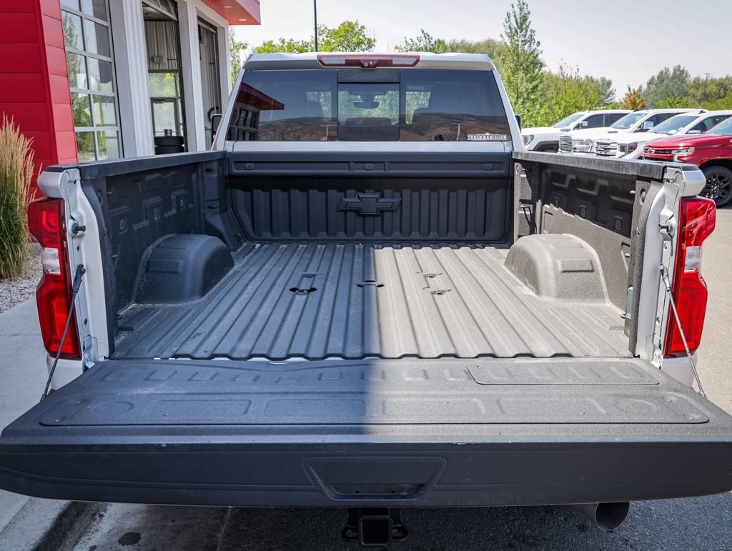 Used 2020 Chevrolet Silverado 2500 LTZ w/ LTZ Premium Package AWD/4WD image 5