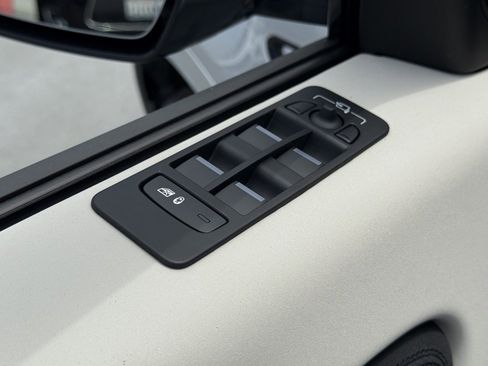 New 2025 Land Rover Discovery Sport S image 11