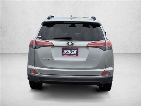 Used 2018 Toyota RAV4 LE FWD image 6
