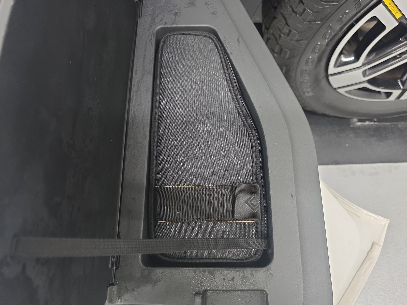 Used 2024 Rivian R1T Adventure Dual AWD/4WD image 32