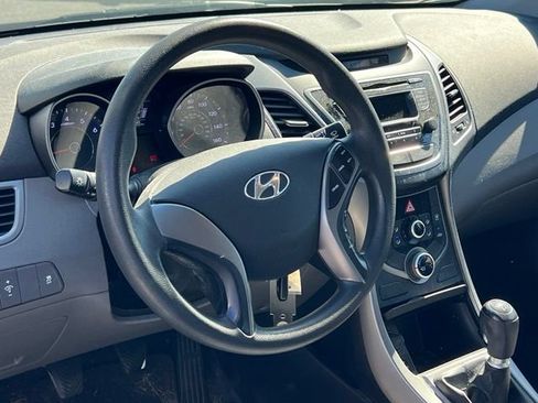 Used 2014 Hyundai Elantra SE FWD image 9