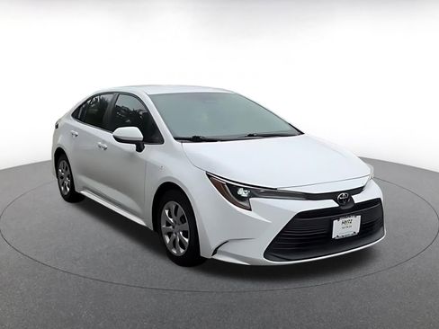 Used 2023 Toyota Corolla LE FWD image 3