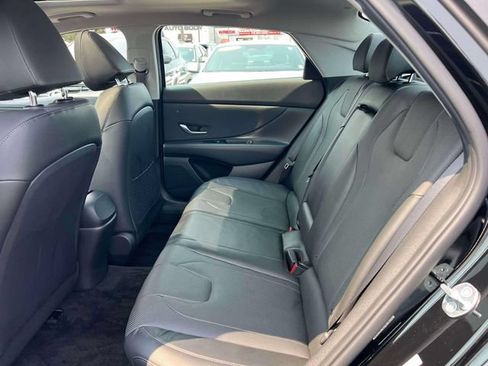 Certified 2023 Hyundai Elantra Limited w/ Preferred Accessory Package FWD image 11