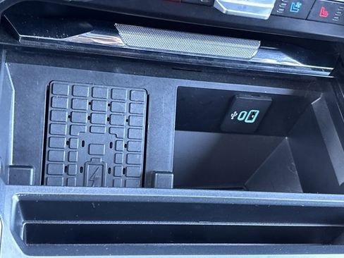 Used 2025 Ford F250 Lariat w/ Black Appearance Package image 36