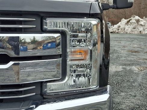 Used 2017 Ford F250 Lariat w/ Lariat Value Package image 4