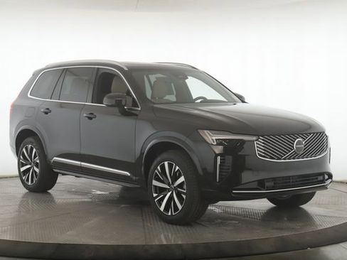 Used 2026 Volvo XC90 B5 Core image 2