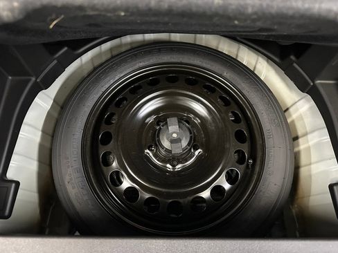 Certified 2022 Chevrolet Equinox RS w/ LPO, Floor Liner Package image 25