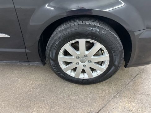 Used 2016 Chrysler Town & Country Touring image 14