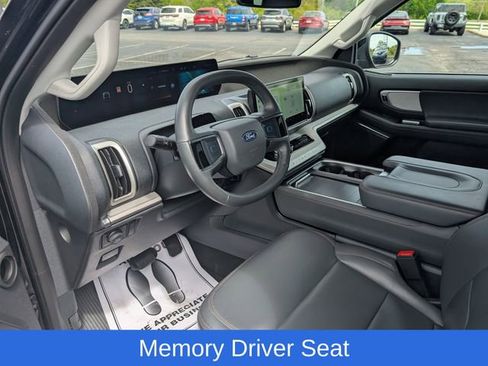 Used 2025 Ford Expedition Active AWD/4WD image 14