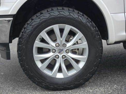 Used 2019 Ford F150 Lariat image 11