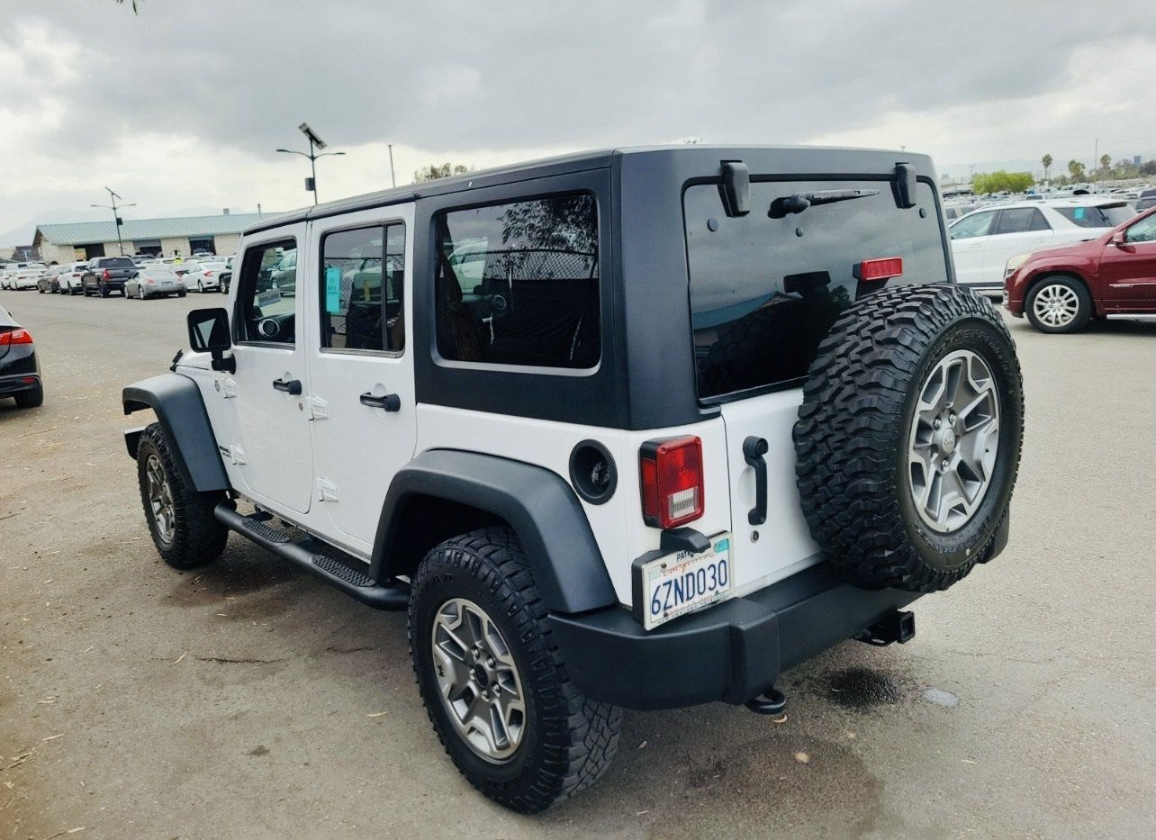 Used 2013 Jeep Wrangler Unlimited Rubicon w/ Connectivity Group AWD/4WD image 10