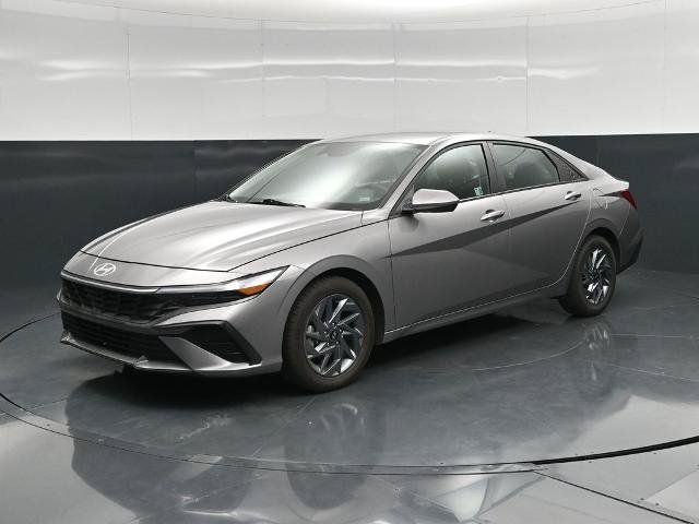 Used 2024 Hyundai Elantra SEL FWD image 5