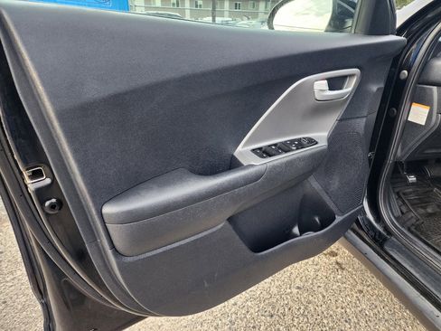 Used 2018 Kia Niro LX image 10