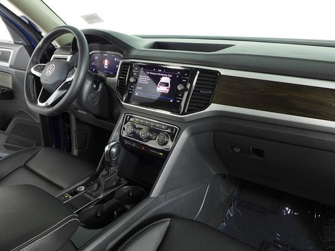 Certified 2023 Volkswagen Atlas SE w/ Black Wheel Package FWD image 14