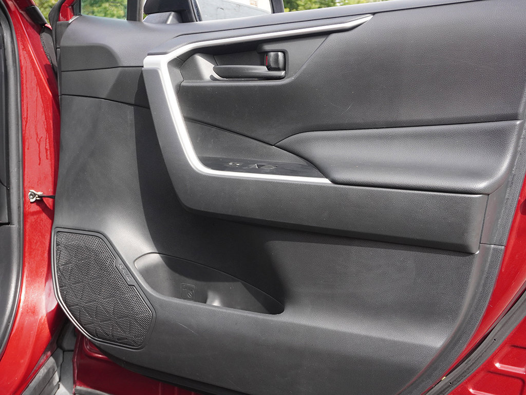 Used 2020 Toyota RAV4 LE FWD image 18