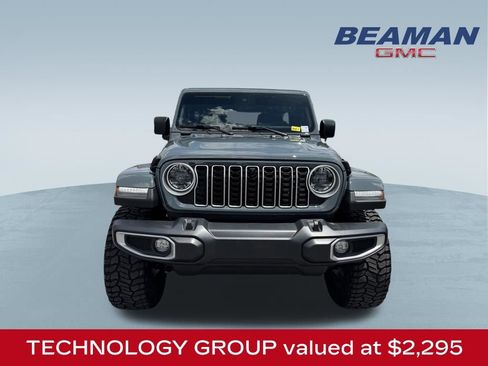 Used 2024 Jeep Wrangler Unlimited Sahara w/ Technology Group AWD/4WD image 2