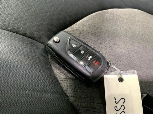 Used 2022 Toyota Camry LE FWD image 11