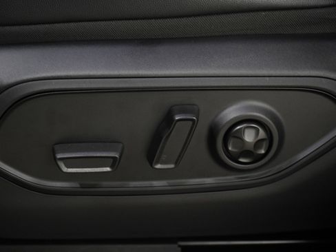 Used 2025 Jeep Grand Cherokee Limited w/ Black Appearance Package image 25