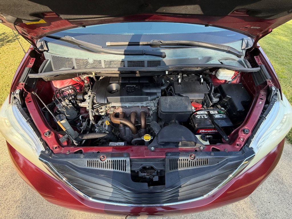 Used 2012 Toyota Sienna LE FWD image 27