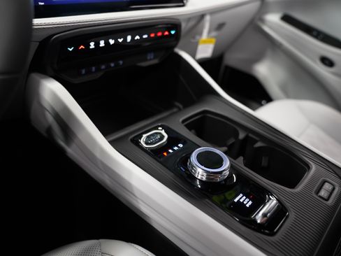 New 2026 Jeep Cherokee Overland w/ Advanced Pro Tech Group AWD/4WD image 29