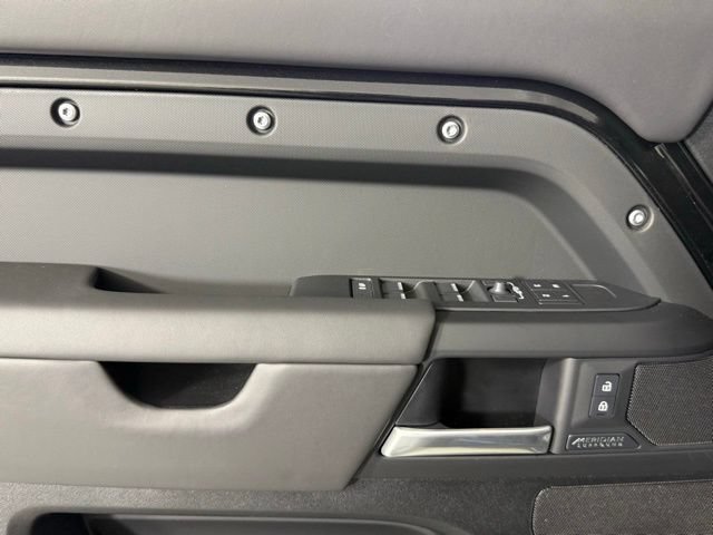 New 2026 Land Rover Defender 110 X-Dynamic SE AWD/4WD image 16
