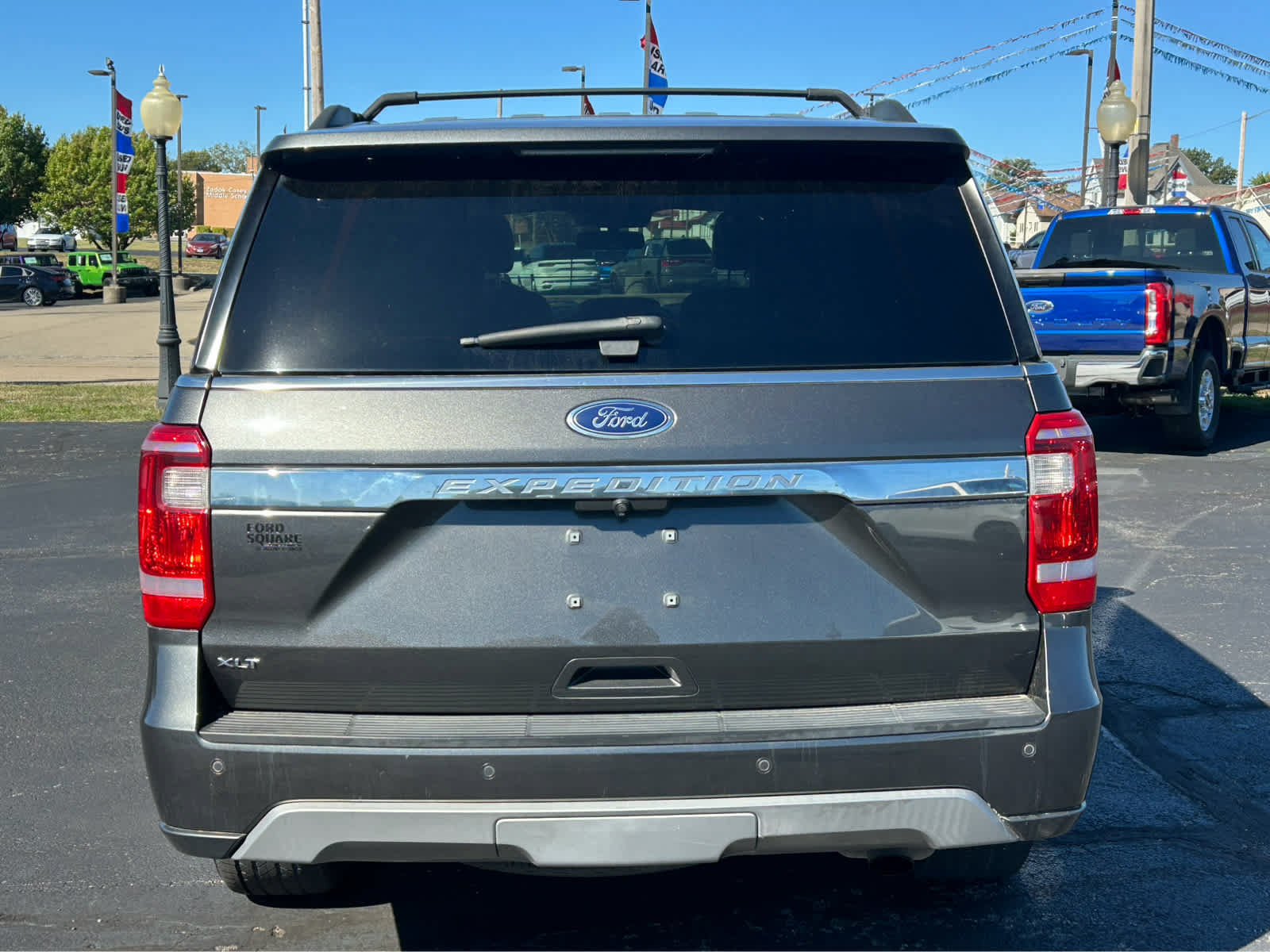 Used 2019 Ford Expedition XLT w/ Equipment Group 202A AWD/4WD image 5