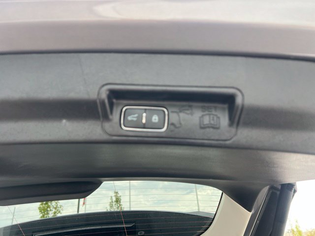 Used 2025 Ford Explorer Active AWD/4WD image 17