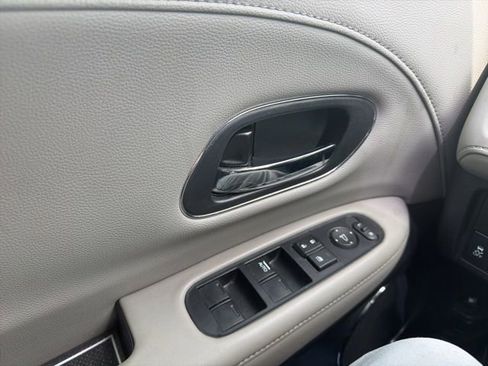 Used 2018 Honda HR-V EX-L image 15