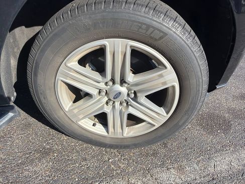 Used 2018 Ford Expedition XLT w/ Equipment Group 202A RWD image 6
