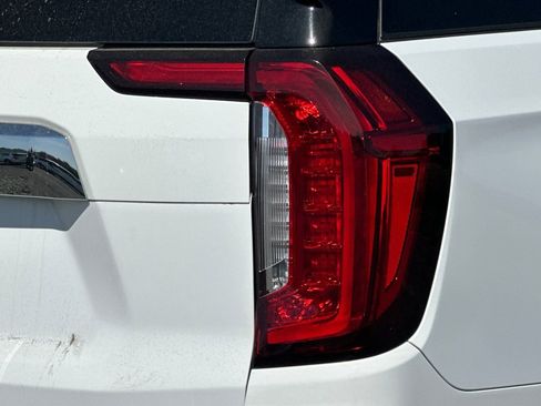 Used 2023 GMC Yukon XL SLT image 49