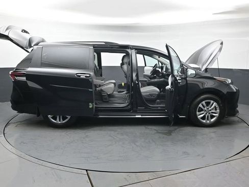 Certified 2026 Toyota Sienna XLE AWD/4WD image 57