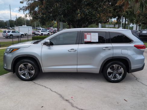 Used 2019 Toyota Highlander Limited Platinum FWD image 7