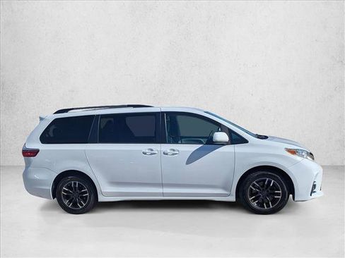 Used 2018 Toyota Sienna LE image 4