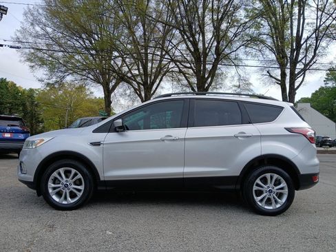 Used 2017 Ford Escape SE w/ Equipment Group 201A image 1