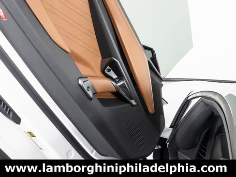 Used 2024 Lamborghini Revuelto image 13