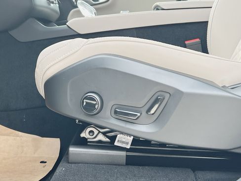 New 2026 Volvo XC90 B6 Core AWD/4WD image 14