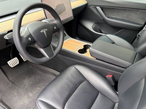 Used 2022 Tesla Model Y Performance AWD/4WD image 9