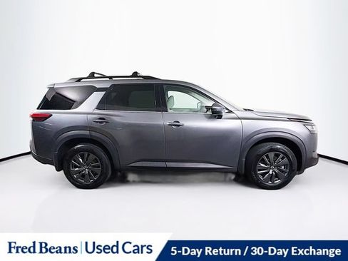 Used 2022 Nissan Pathfinder SV AWD/4WD image 11